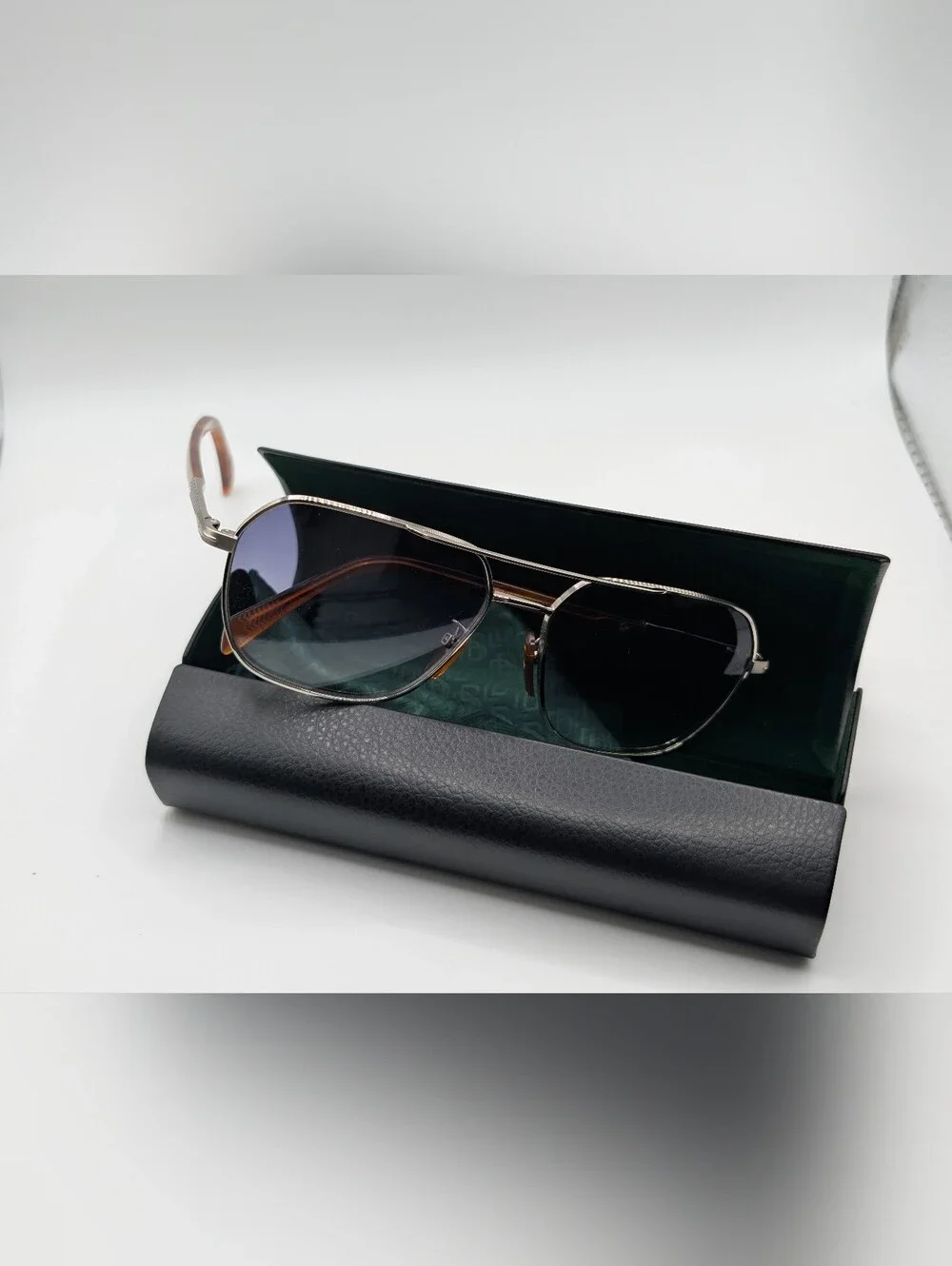​David Beckham DB 7020 Aviator Navigator Sunglasses Silver Gradient + Case